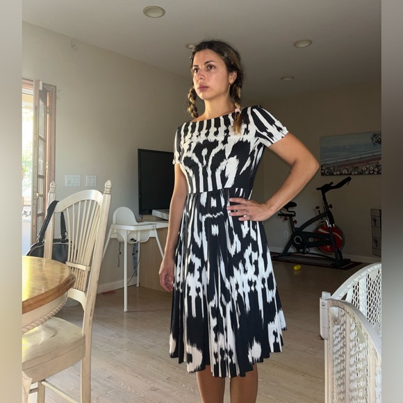 Dress - Picture 5 of 16